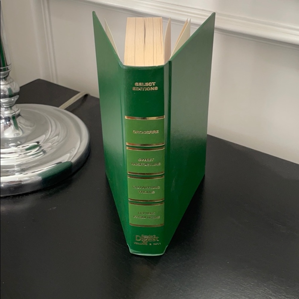Decorative green Reader’s Digest book. Excellent